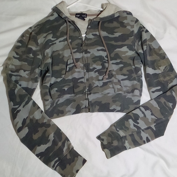 Wet Seal Jackets & Blazers - Women's camo crop jacket